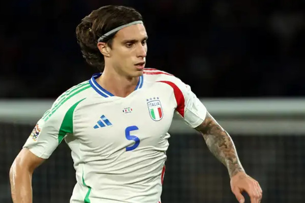 卡拉菲奥里在对阵法国的比赛中意外受伤,离开意大利训练营