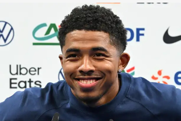 韦斯利·福法纳表达了对马赛的钦佩之后,切尔西球迷敦促俱乐部将他“赶出去”