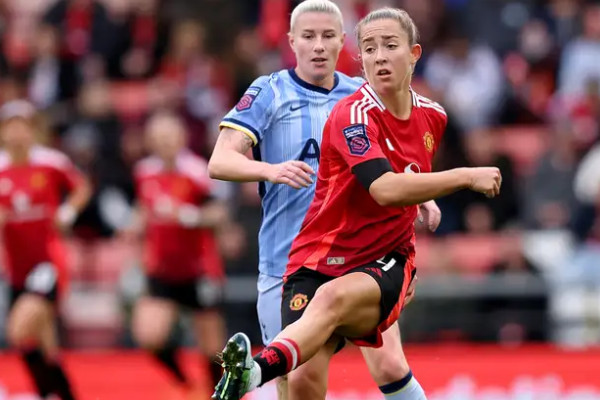 特兰德击败热刺,让曼联在WSL中保持领先