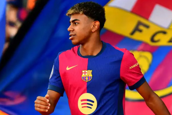 就像梅西和罗纳尔迪尼奥一样!亚马尔“书写着自己的故事”