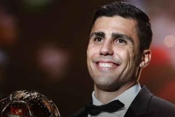 罗德里登顶金球奖,皇马集体缺席颁奖礼