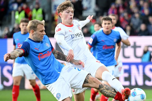 荷尔斯泰因基尔1-0击败海登海姆,取得德甲历史首胜