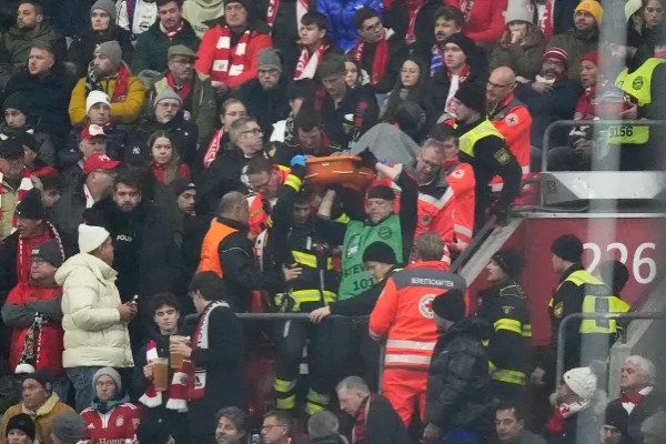 意外!欧冠赛场拜仁球迷因医疗紧急情况不幸离世