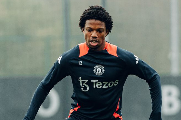 泰瑞尔·马拉西亚重返曼联青训营,膝盖受伤后517天以来首次亮相