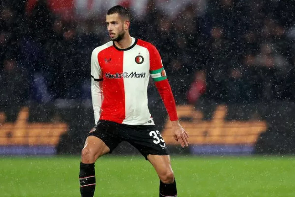 曼城在惨遭五连败后,迫切需要在周二战胜费耶诺德